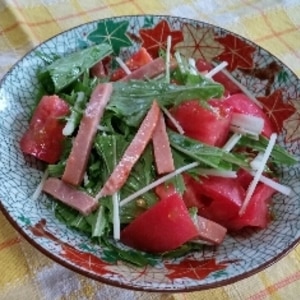 水菜とトマトと焼き豚のサラダ